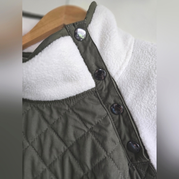 Abercrombie & Fitch White and Olive Jacket - Picture 6 of 12